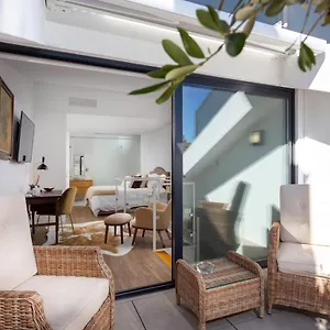 stupendo-tree-rooms-suite-with-terrace-center-air.hotels-lisbon-portugal.com/